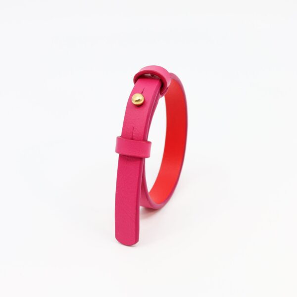 Lederarmband mit Messingverschluss in Fuchsia